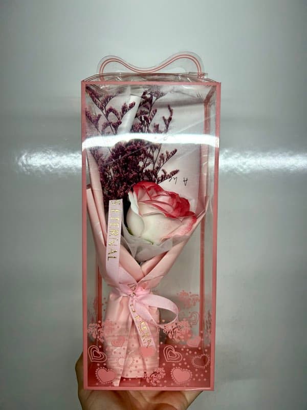 Rosa en Caja